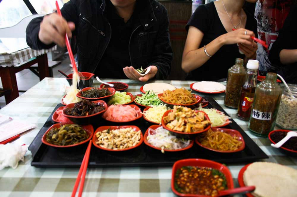 贵阳名吃「丝娃娃」